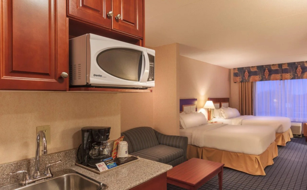 Holiday Inn Express & Suites - Belleville by IHG
