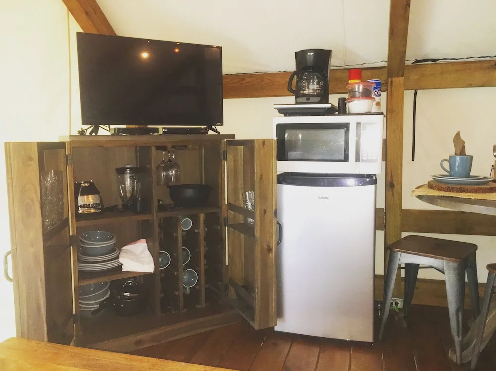 Geronimo Creek Retreat Glamping Cabin #5 - Campsite