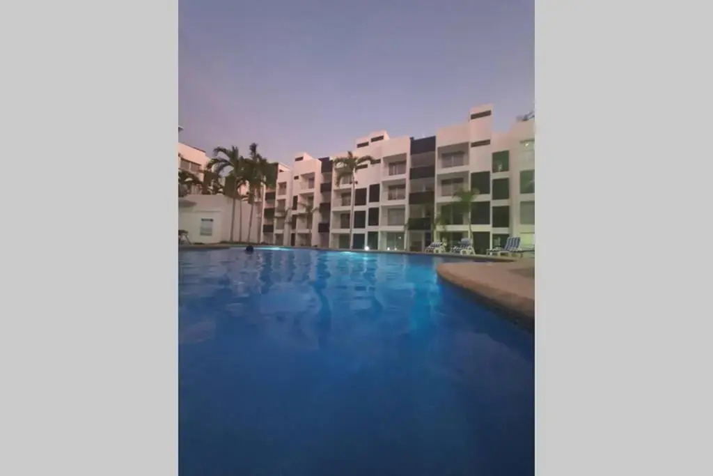 Departamento de lujo en Manzanillo, planta baja frente a la alberca
