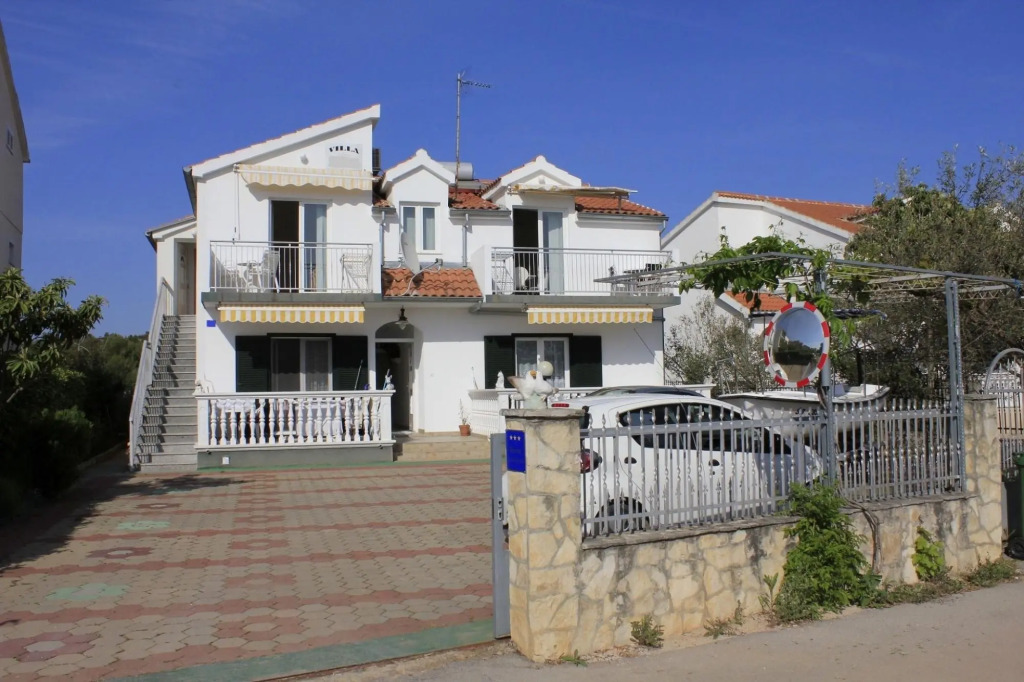 Vik - 250 m from beach - A3(2+2)
