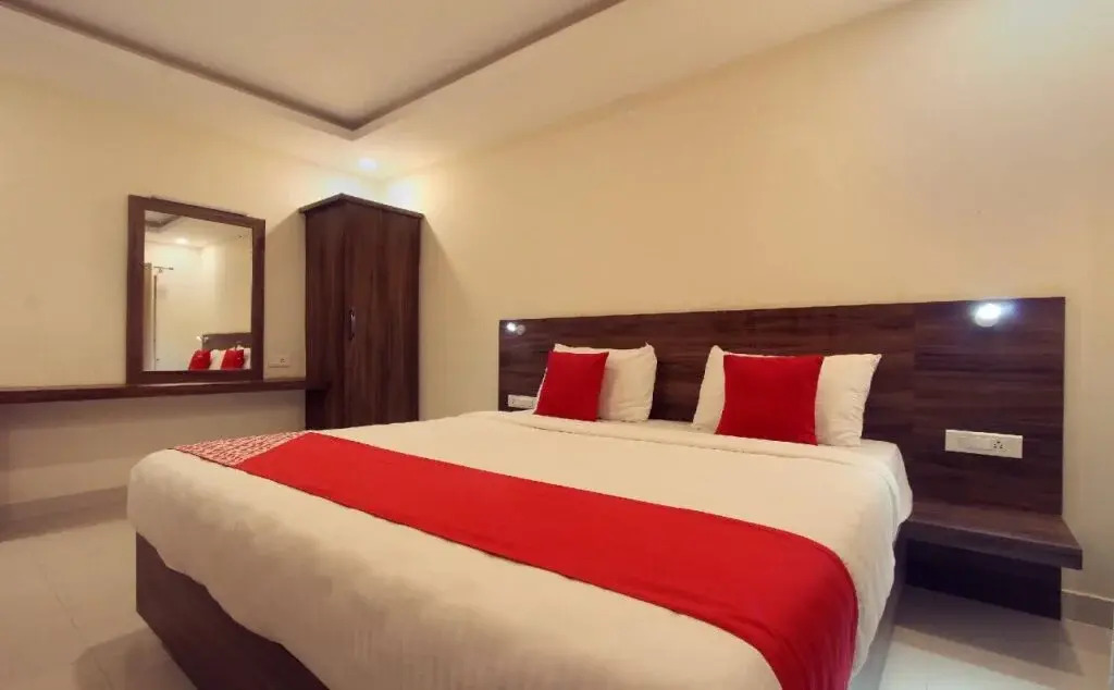 Hotel Maple Suites By OYO Rooms