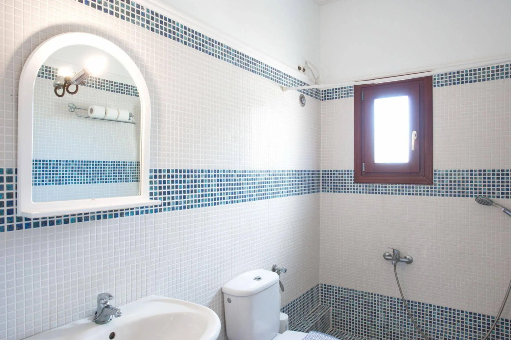 Birds Villa Apartments with Heated Pool - Including Car and Breakfast