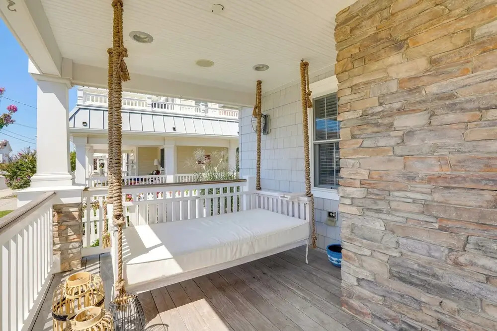 Spacious Avalon Beach House - 2 Blocks to Water!