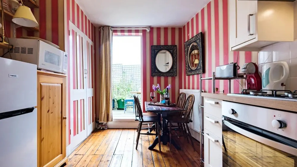 Bright Parsons Green Maisonette