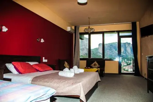 Chrysorama Rooms