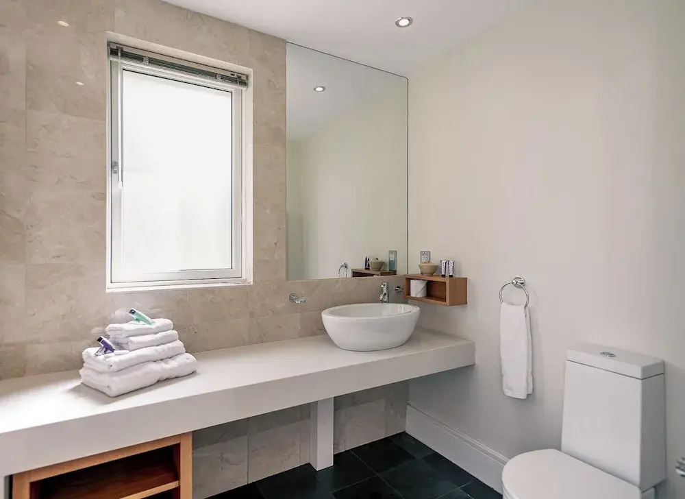 Spacious Kenmare Home to Sleep 8 Free use of Pool Onsite