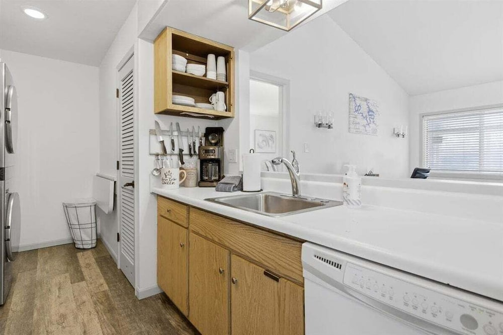 Prime Osage Beach Home, Pet-friendly w/ Garage Near Margaritaville, Dining & Golf