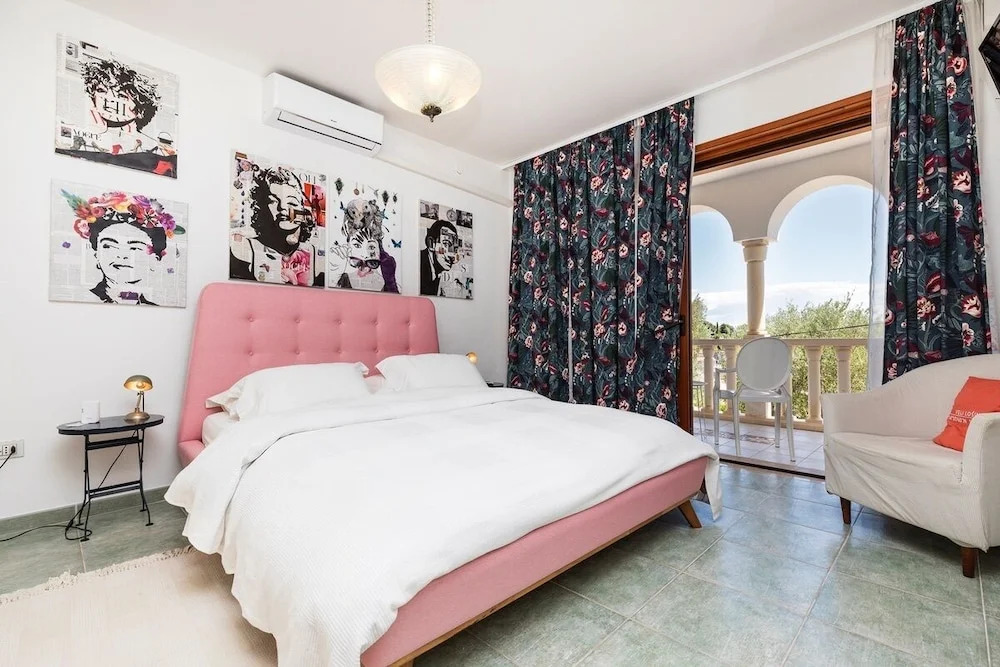 Room Alma 1