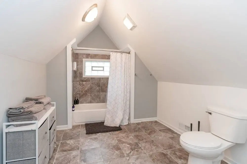 Beautiful 3BR2BA CozySuites |7 min to Lucas Oil