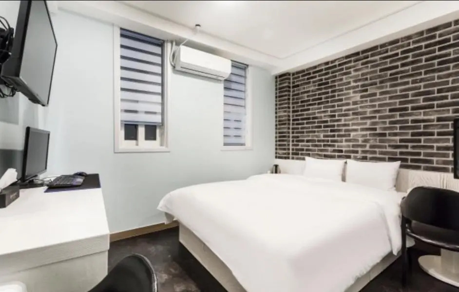 Yogi Motel