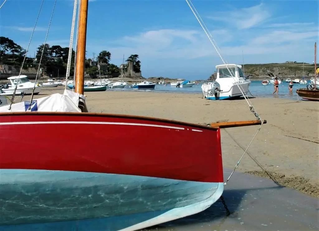 Les Grands Pins - plage du Val à 80 m - St Malo Rothéneuf