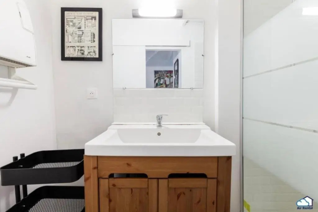 Beautiful Apartment - 2 rooms AC - Air Rental by Keeper