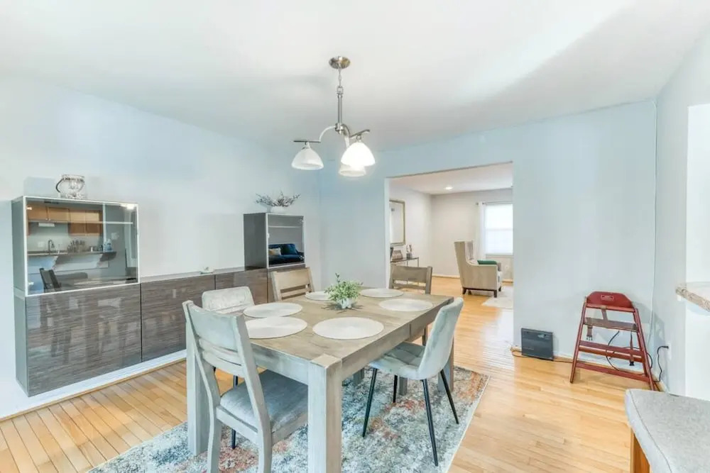 3BR Modern Home w Pool Sunroom National Harbor, Fort Washington