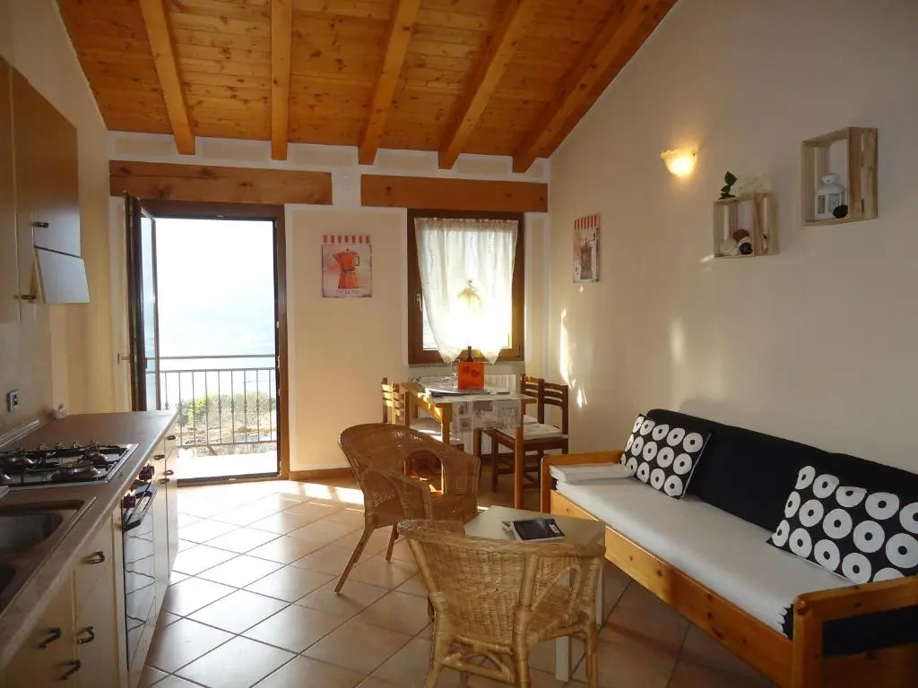 Casa Carla, bis 4 Personen, Garten, Balkon mit Blick auf den See und die Berge