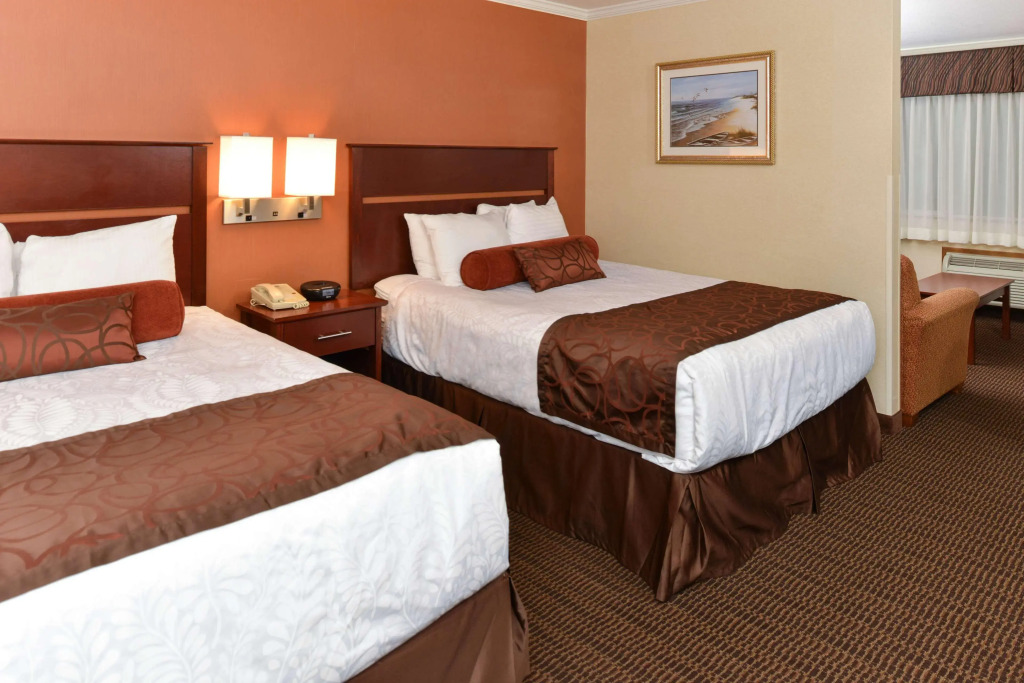 Best Western Plus Landmark Inn