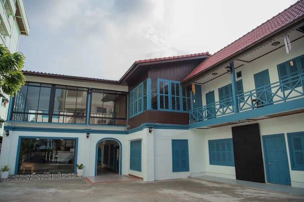 Khung Riverside Hotel