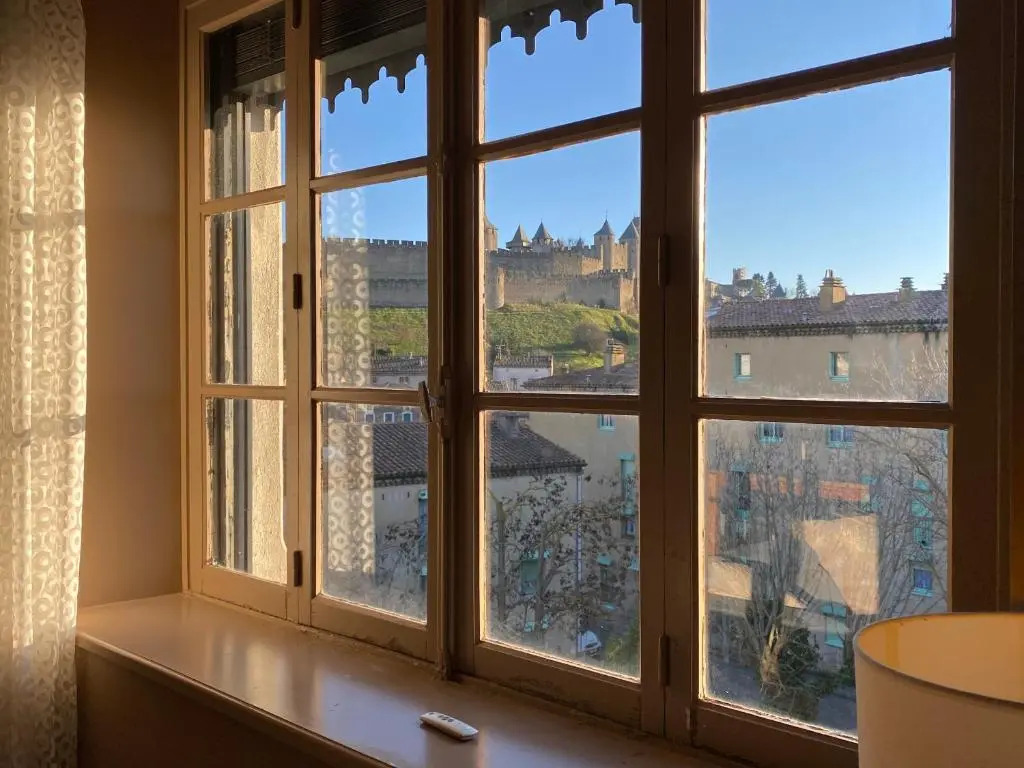 Demeure Saint Louis, Cité 10mn à pieds, PARKING Privé, BORNES 7,2 KW, AC, FULL WIFI