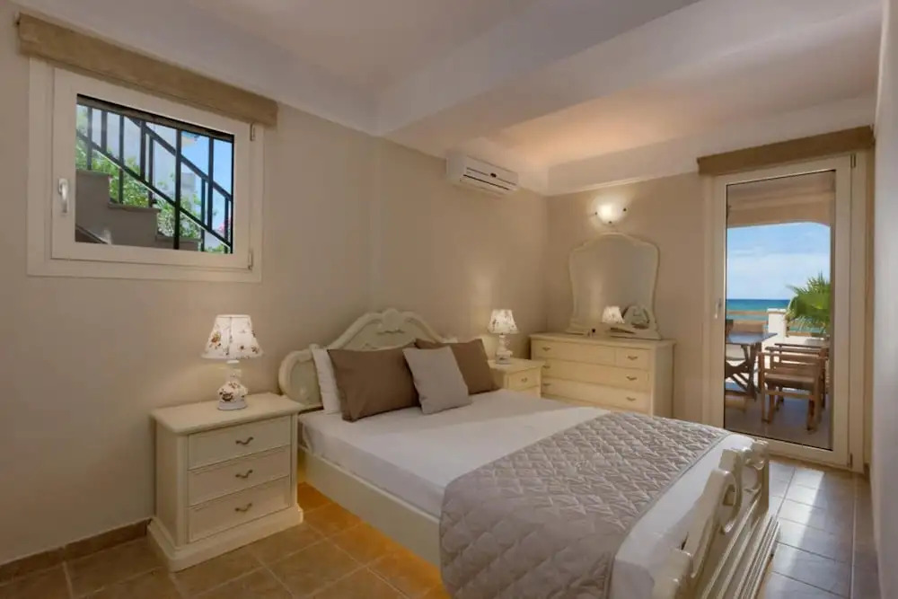 Villa Elizabeth - Seafront Classic Villa