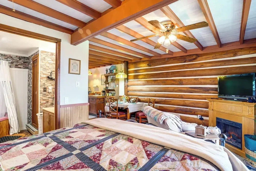 Cozy Luray Cabin w/ Views: Near Hiking Trails