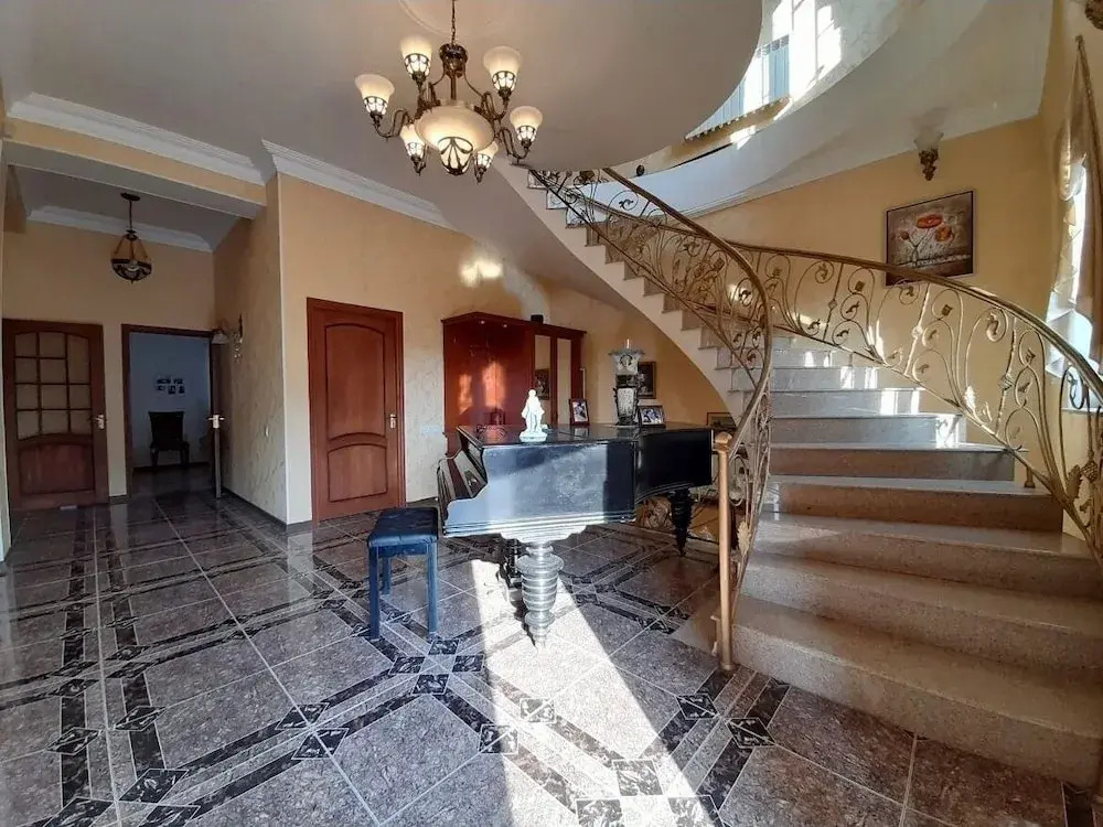 Avan Luxury Villa