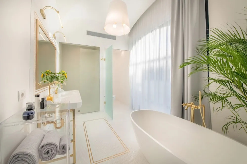 Luxury Suite with Terrace