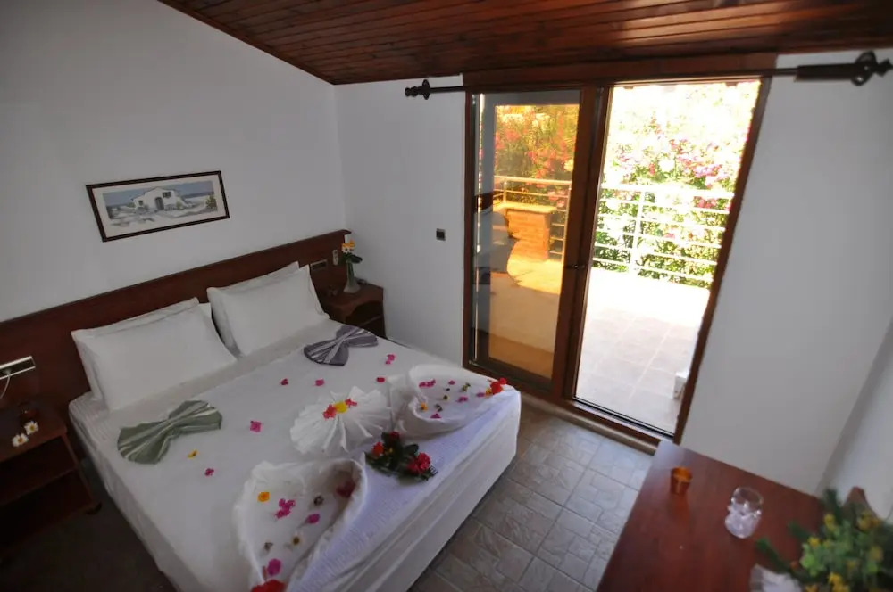 Longhouse Inn Hotel
