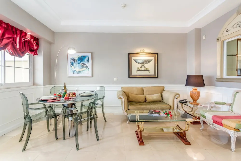 Apartamentos Guadalpin Boutique