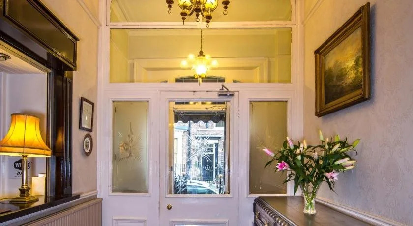 Alhambra Court