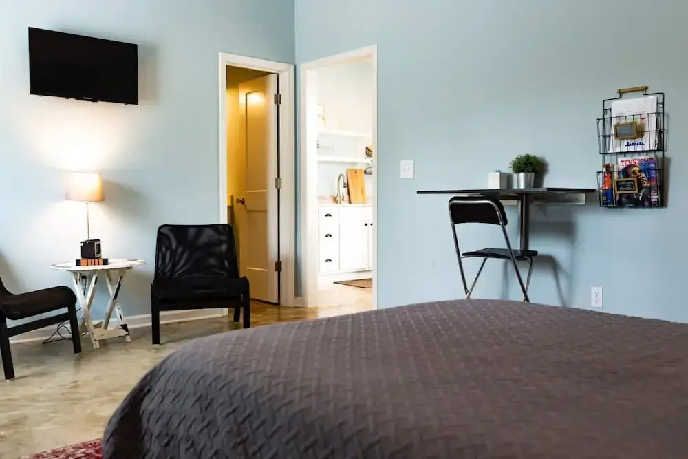 Clean & Serene House Studio - easy onoff I-40