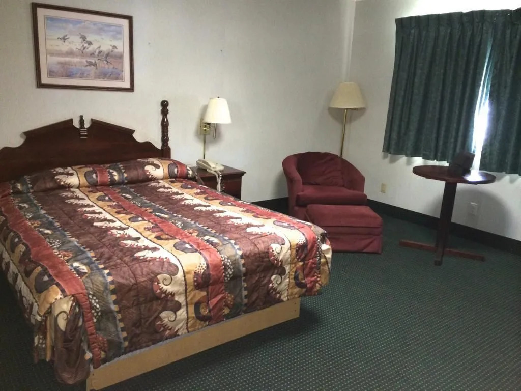 Rapids Inn & Suites