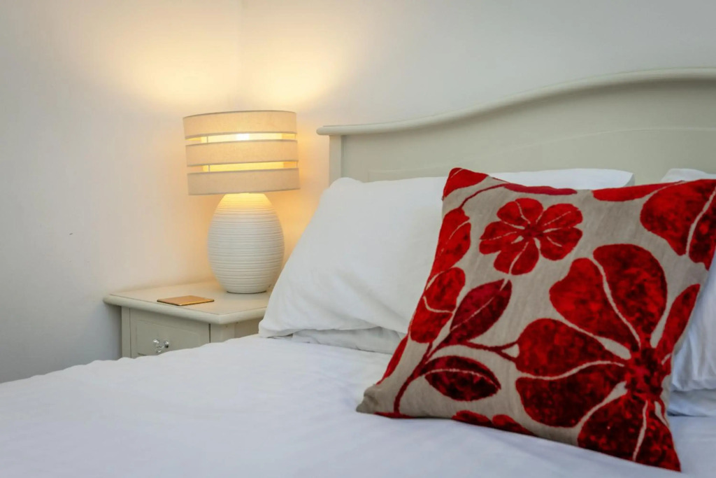 3 BEDROOM EDINBURGH VICTORIAN APARTMENT-6 Beds-Free Street Parking