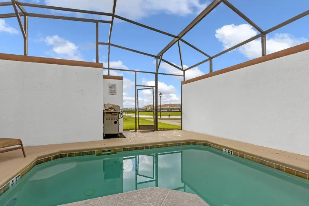 5 Bedrooms 4 Bathrooms Storey Lake 4806 Cs