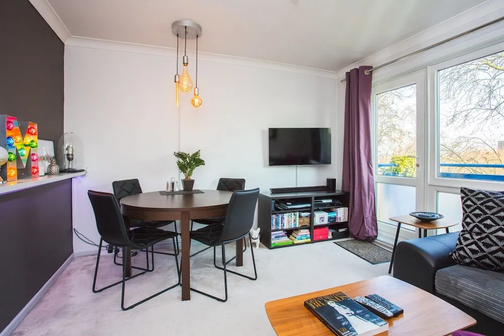 Quirky Urban Flat with Impressive Panoramic Views