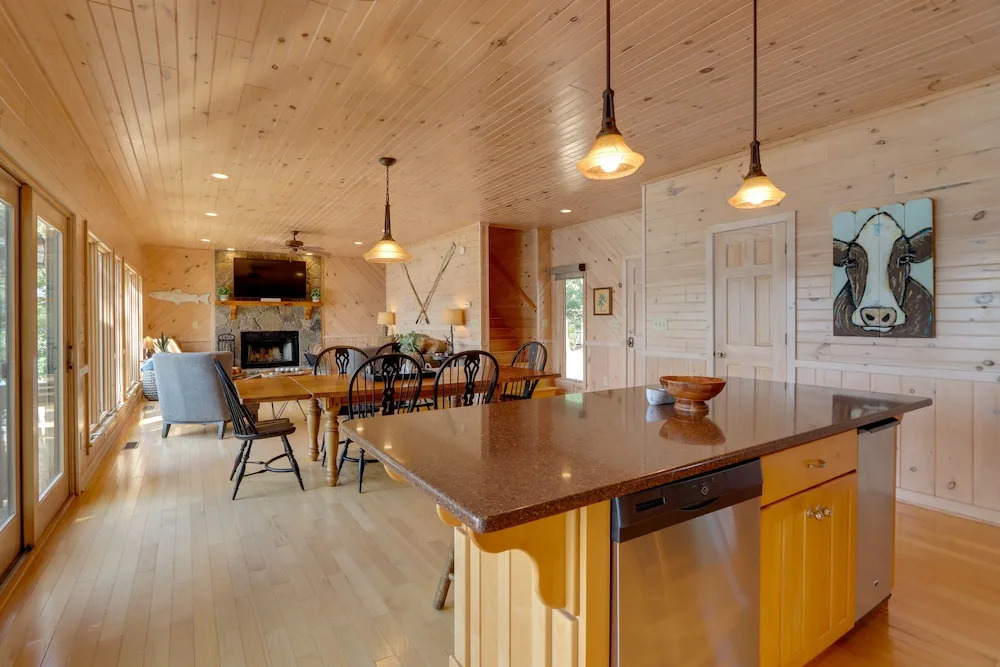 Mountain View Cabin on Lake Blue Ridge: Hot Tub
