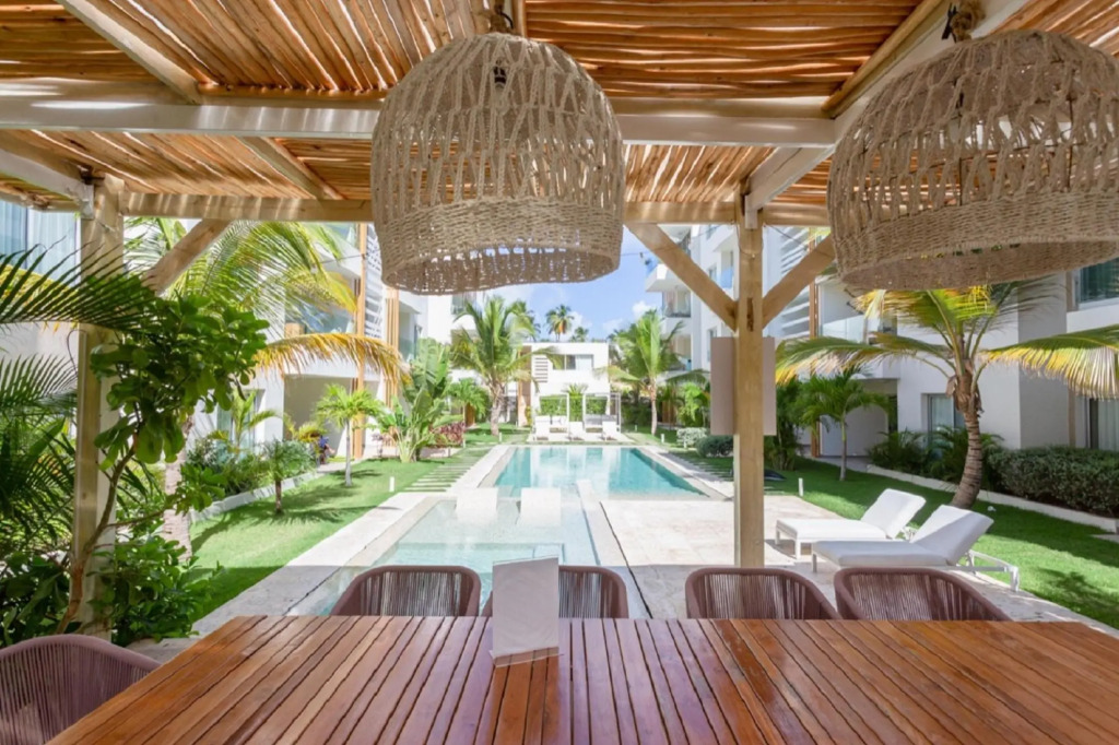 Gorgeous Condos Steps From the Beach B2