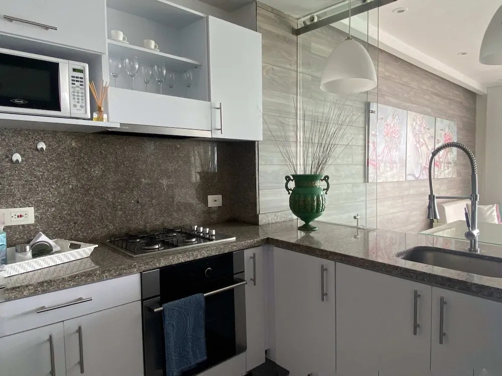 w Amazing 3BR w Ocean View in Marbella