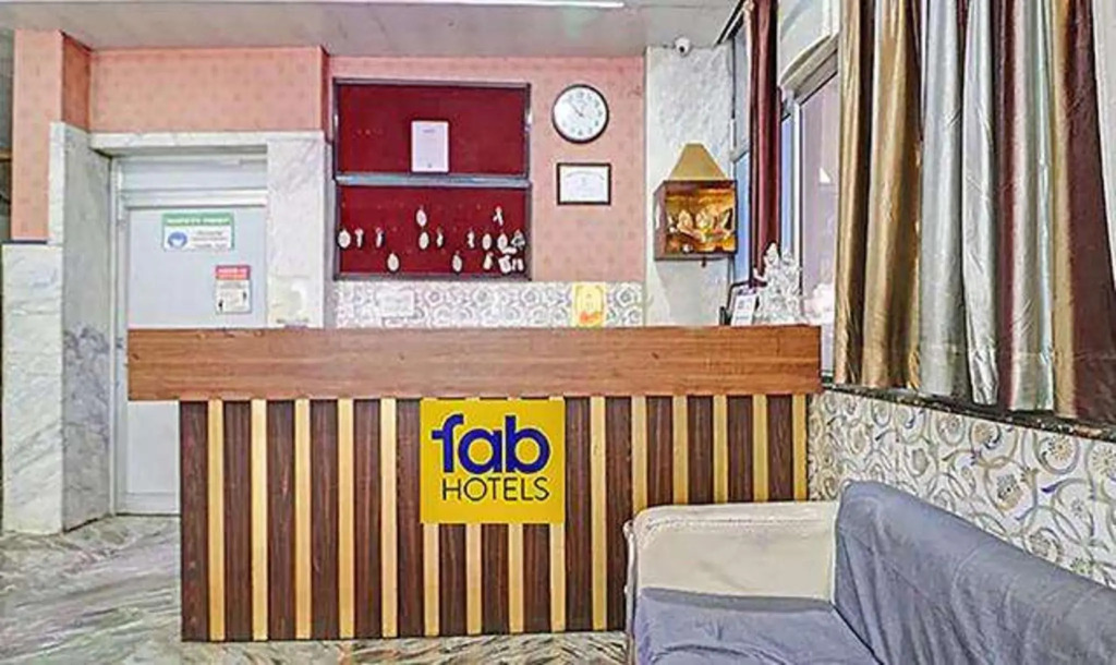 OYO 82149 Hotel Karma Palace