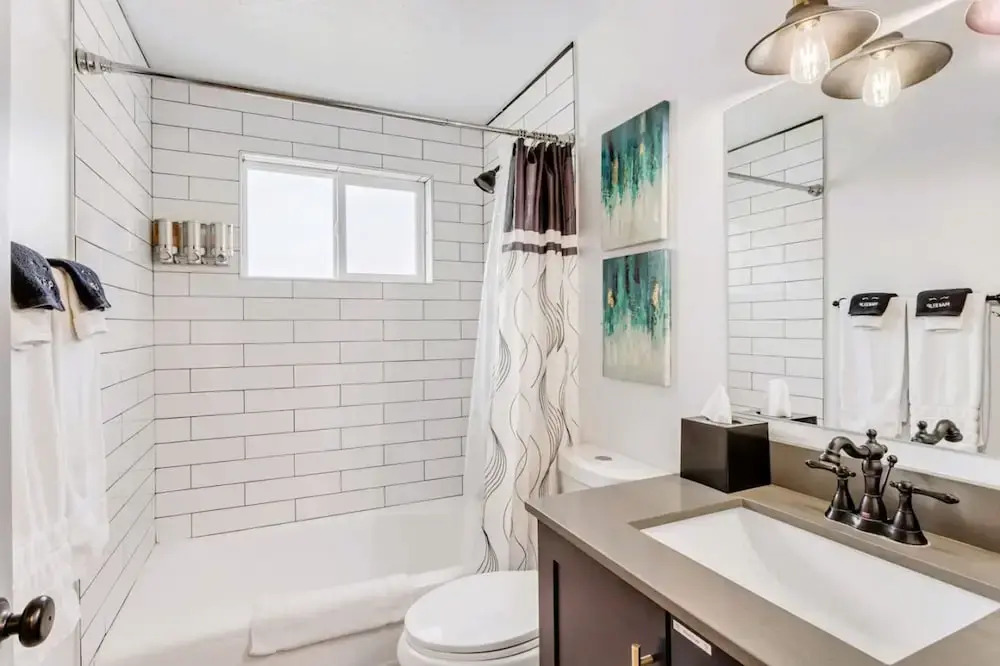 Charming 2BR w King Queen Close to SLC