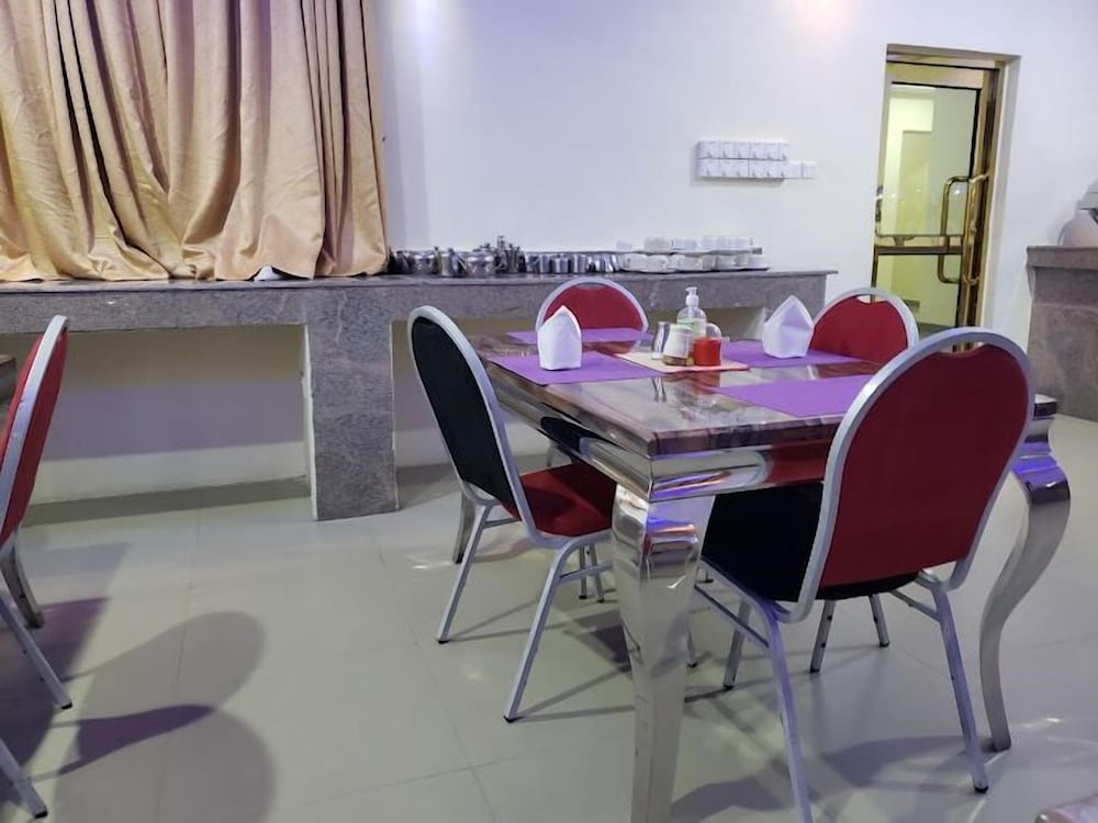 Majesty Realm Hotel
