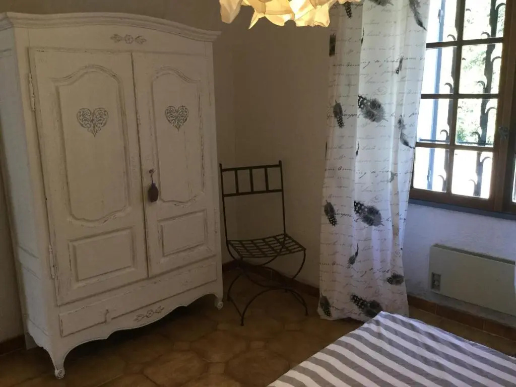 authentic provencal mas with pool, in the countryside of the village of sénas, close to the luberon and the alpilles, sleeps 8