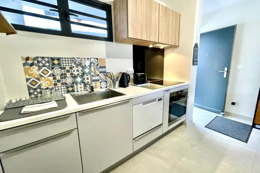 Mititai condo sea view & pool the quiet place near the airport