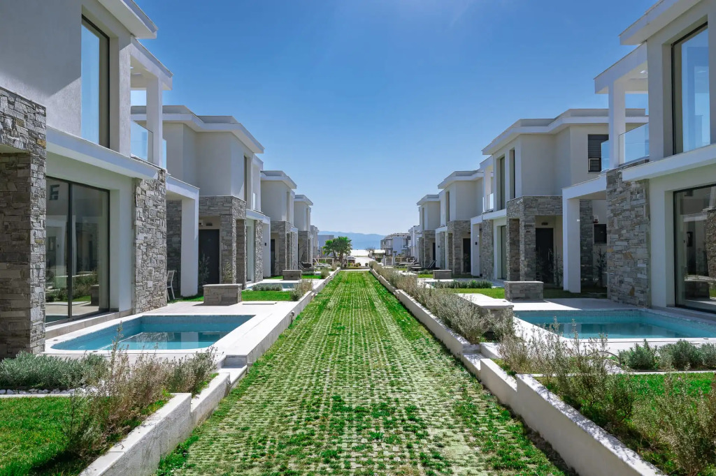 Thalassa Complex