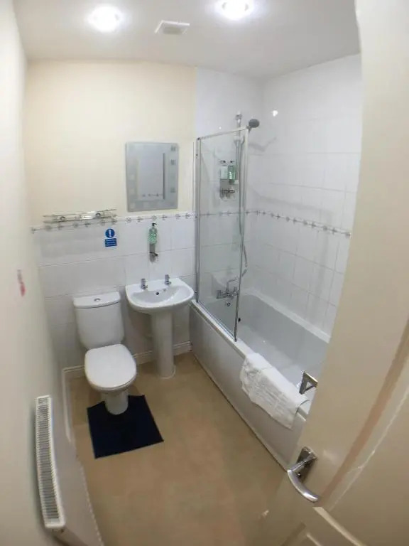 4 Bedrooms, 3 Bathrooms, Comfy beds, 5 Netflix TVs & VAN PARKING
