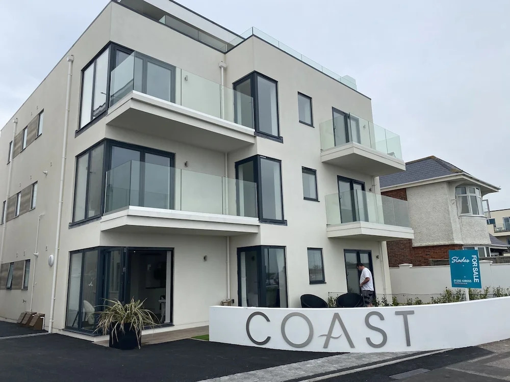 Brand New Beachfront Ground Floor With Garden 2 Bed Apartment 6 Guests