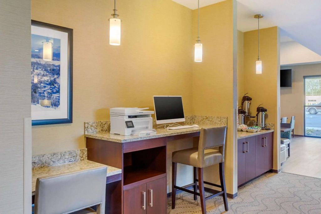 Comfort Suites Burlington near I-5