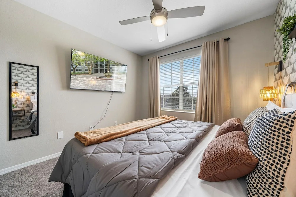 Spacious 3BR 2BA w Pool Gym Near Airport 4