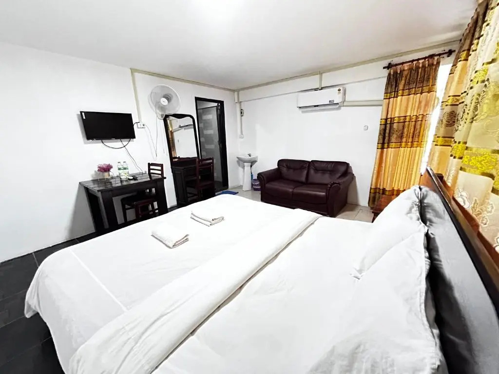 Domon Riverside Hotel
