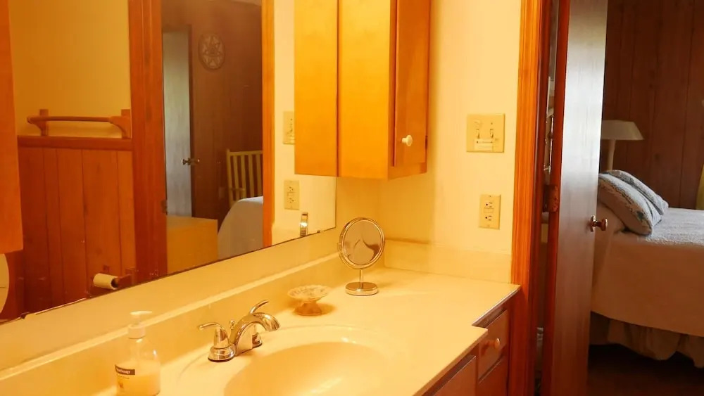 Cedar Creek - 3 Br Home