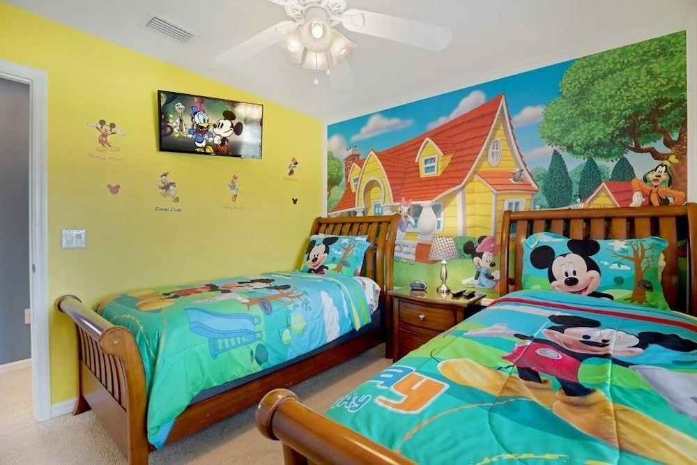 Luxury Resort Living Minutes Fom Disney 5 Bedroom Home