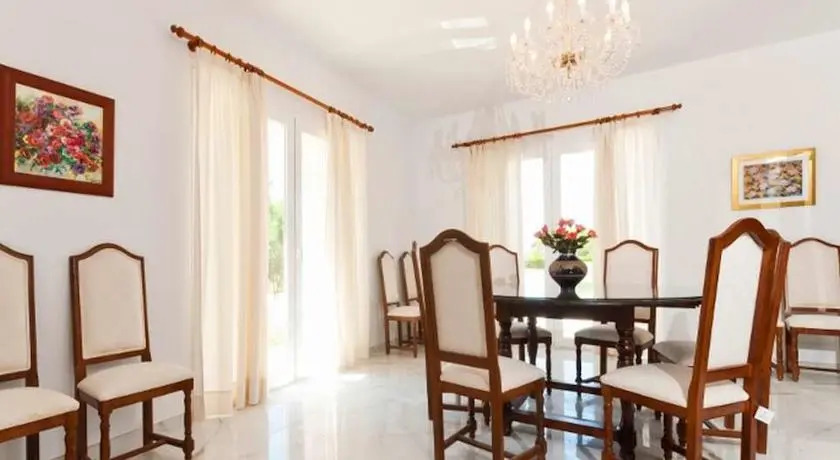 Villa Quiros ll